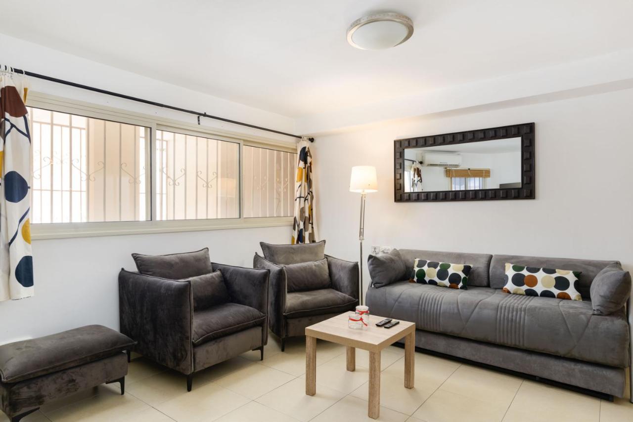 Lovely One Bedroom Few Steps From The Beach Netanya Bagian luar foto